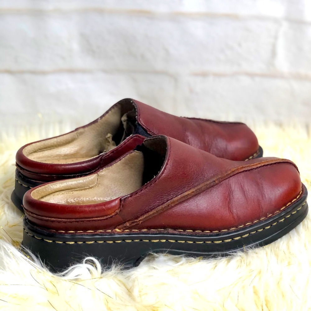 Eddie Bauer Leather woman mule shoes size 6